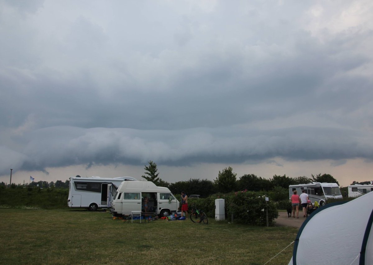 Wetter in Schleswig-Holstein Hitzewelle Hamburg Elbe Halligen Flensburg Sturmböen