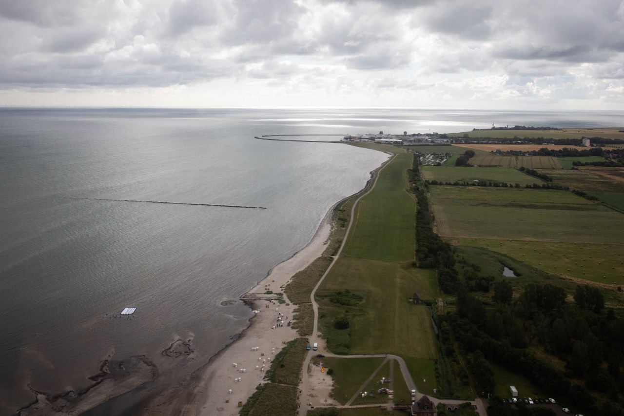 Die Ostseeküste am Naturschutzgebiet Grüner Brink nahe dem Fähranleger Puttgarden