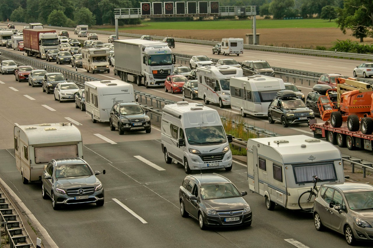 Urlaubsverkehrsstau auf der A7.