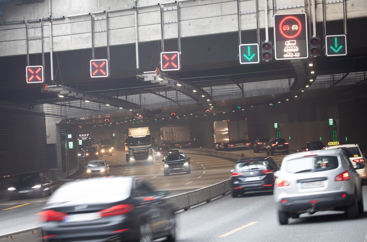 Der A7-Deckel bei Hamburg-Stellingen. Hier kommt es aktuell wieder zu größeren Behinderungen.