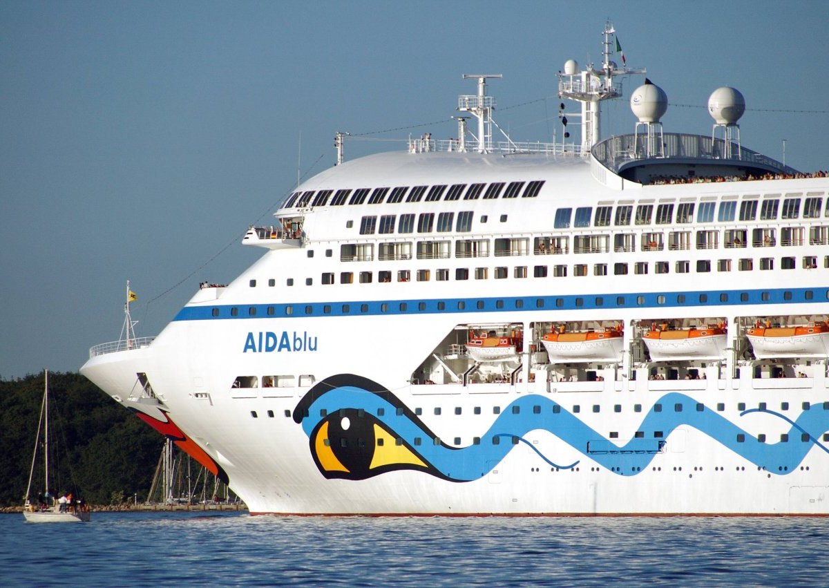 Aida Blu.jpg