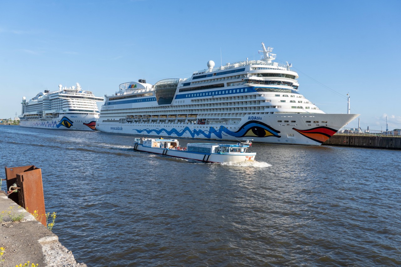 „Aida Blu“ (rechts) und „Aida Perla“ im Hamburger Hafen (Archivbild)