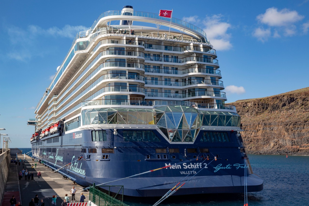 Die „Mein Schiff 2“ im Hafen von Las Palmas.