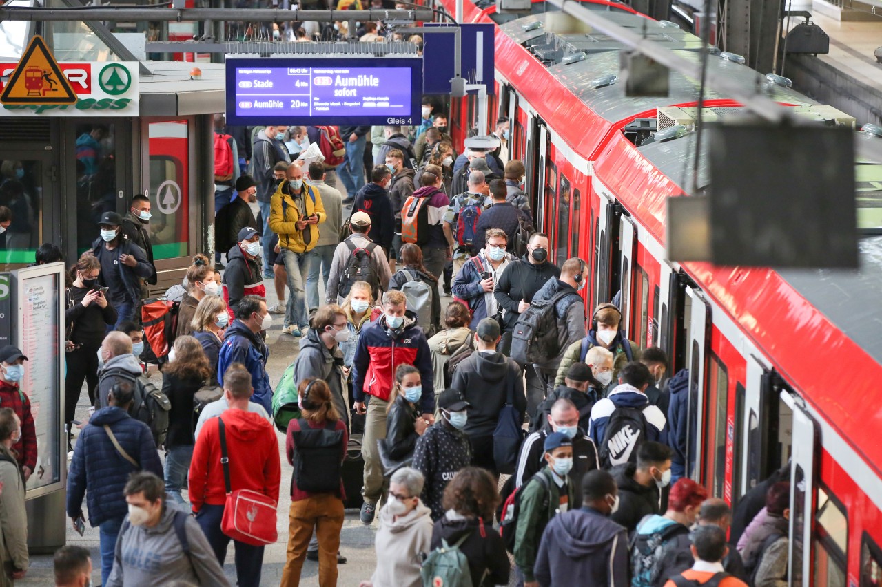 Montagmorgen am Hauptbahnhof Hamburg