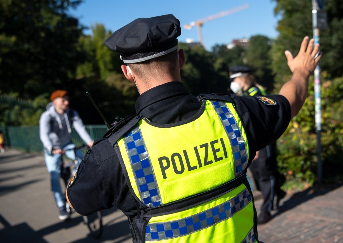 Bremen Autobahn A27 Autokorso Hochzeitsfeier Polizei Schreckschusspistole Ordnungswidrigkeit