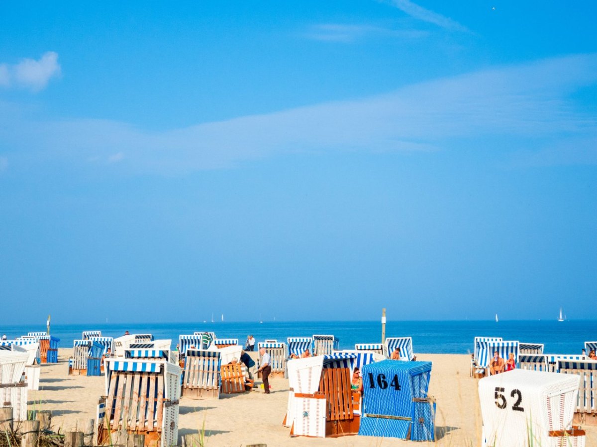 Camping an der Ostsee Strandkörbe.jpg