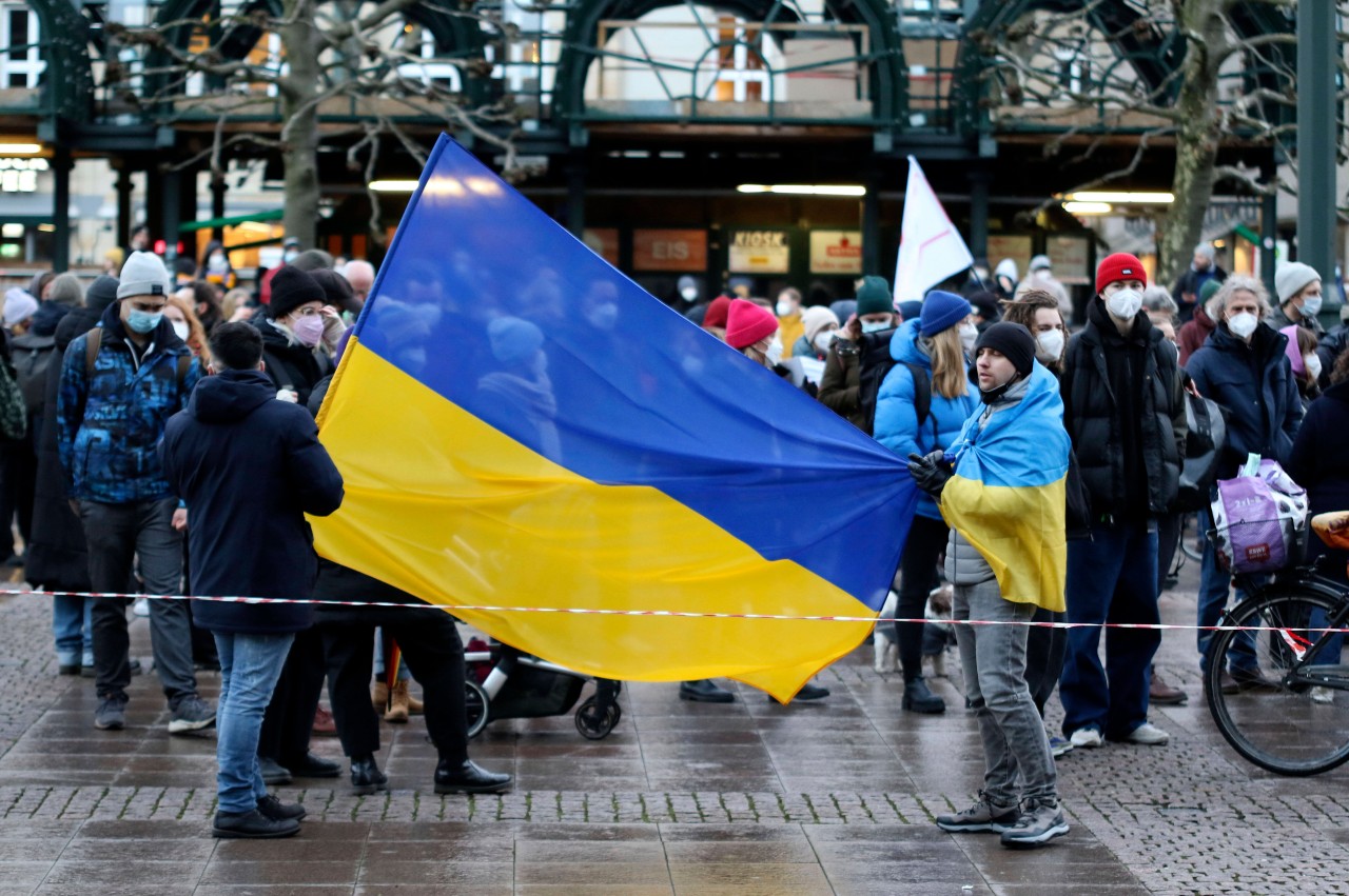 Eine Demonstration in Hamburg unter dem Motto der Solidarität mit der Ukraine. 