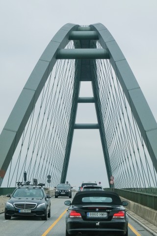 Autos auf dem Weg nach Fehmarn.