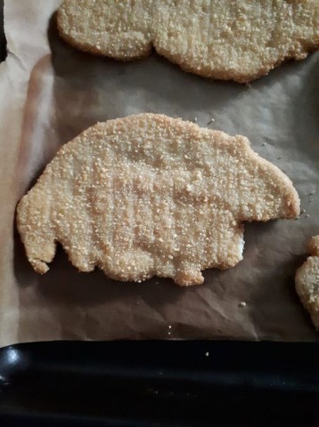 Dieses Schnitzel in Form der Insel Fehmarn fand der Mann in seinem Ofen