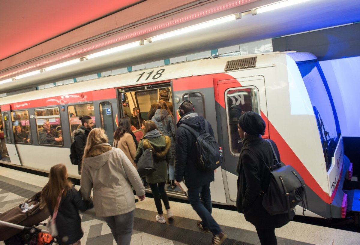 HVV Hamburg Platzampel S-Bahn U-Bahn Hochbahn.JPG