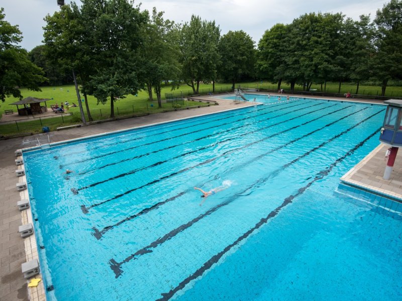 Hamburg Aschberg Freibad.jpg