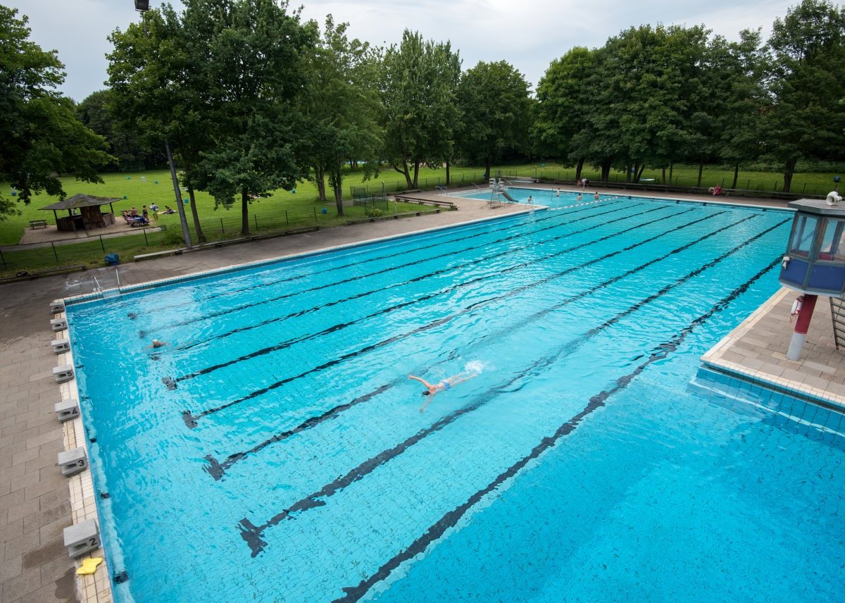 Hamburg Aschberg Freibad.jpg