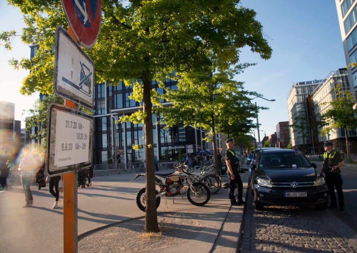 Hamburg „Großstadtrevier“ Hafencity Aston Martin Abschlepper.jpg