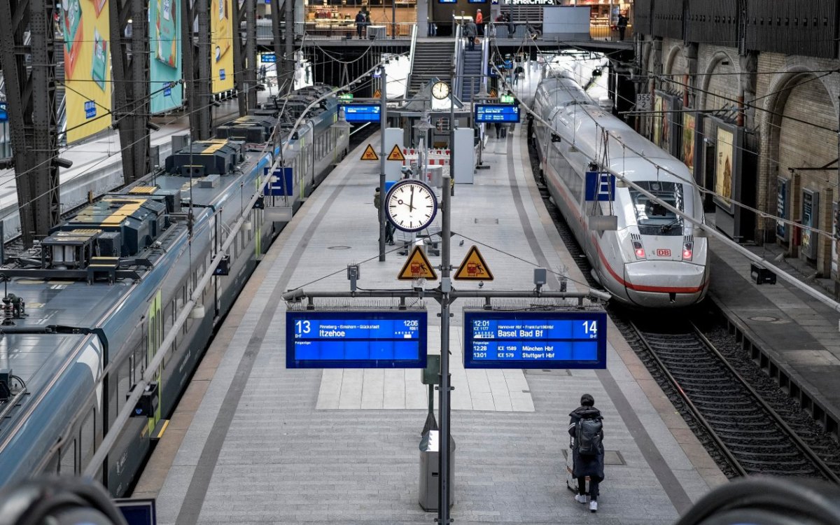 Hamburg Hauptbahnhof Unfall Polizei Feuerwehr.jpg