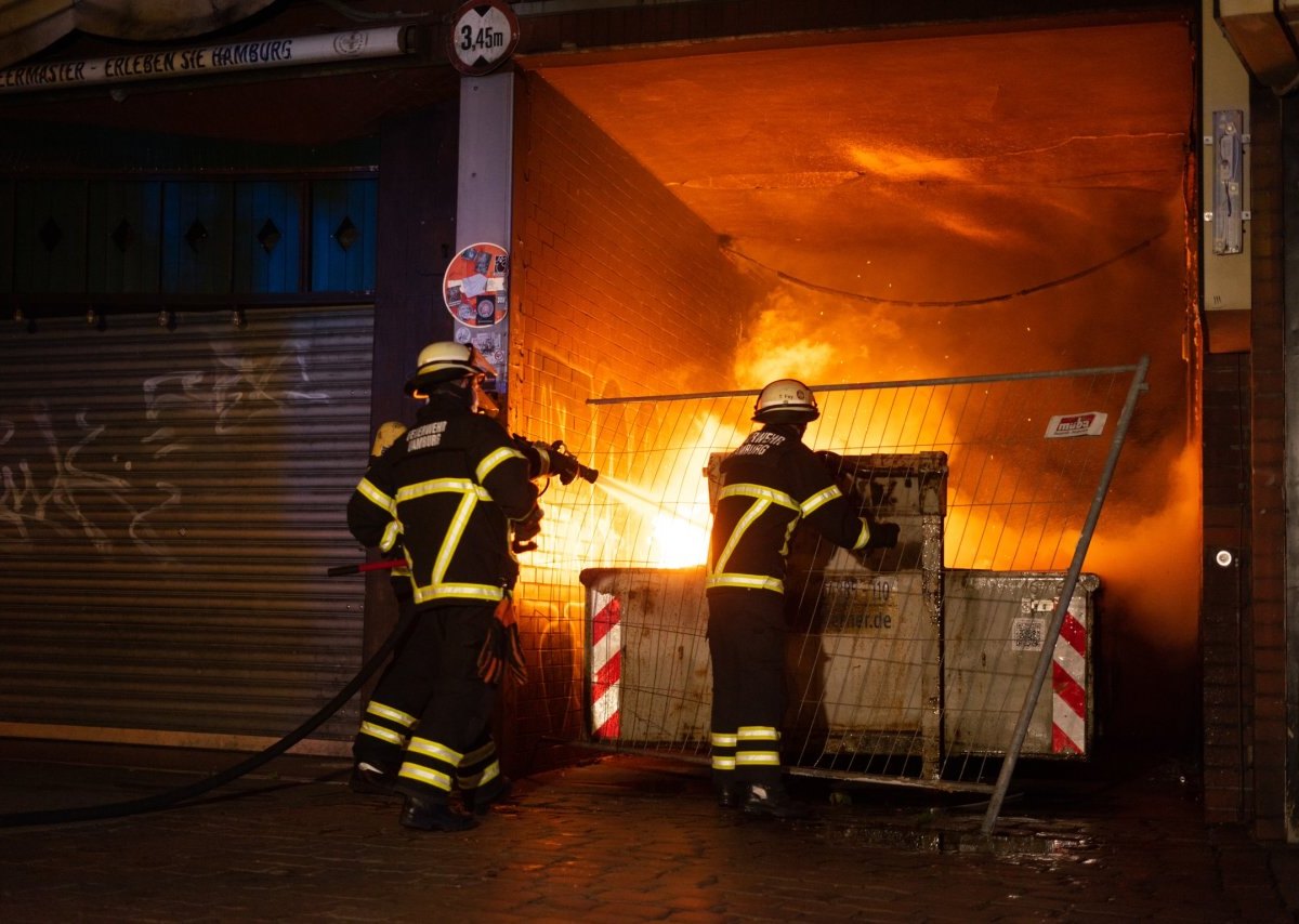 Hamburg Reeperbahn Paul-Rossen-Straße Polizei Feuerwehr