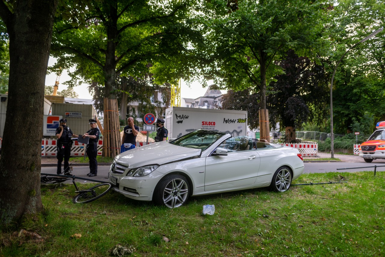 Der Unfallwagen kam mit einigen Beulen davon.