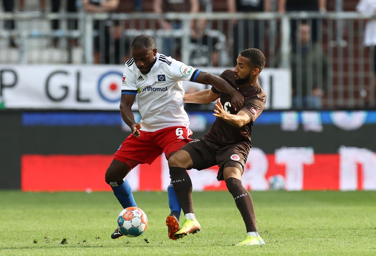 Der HSV liegt im Stadtderby gegen den FC St. Pauli zurück.