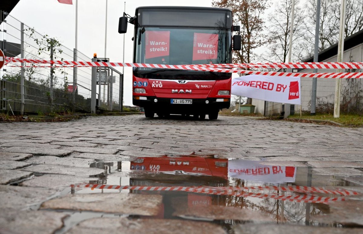 Kiel Schleswig Holstein Bus Streik.jpg