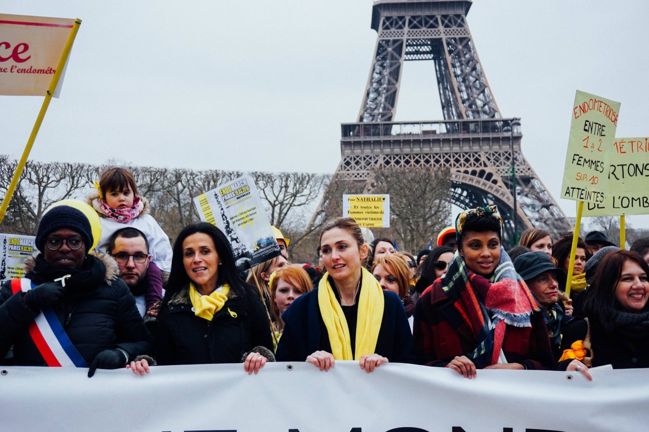 Der März ist Endometriose Awareness Month. Weltweit machen Frauen auf die Krankheit aufmerksam. Hier in Paris.