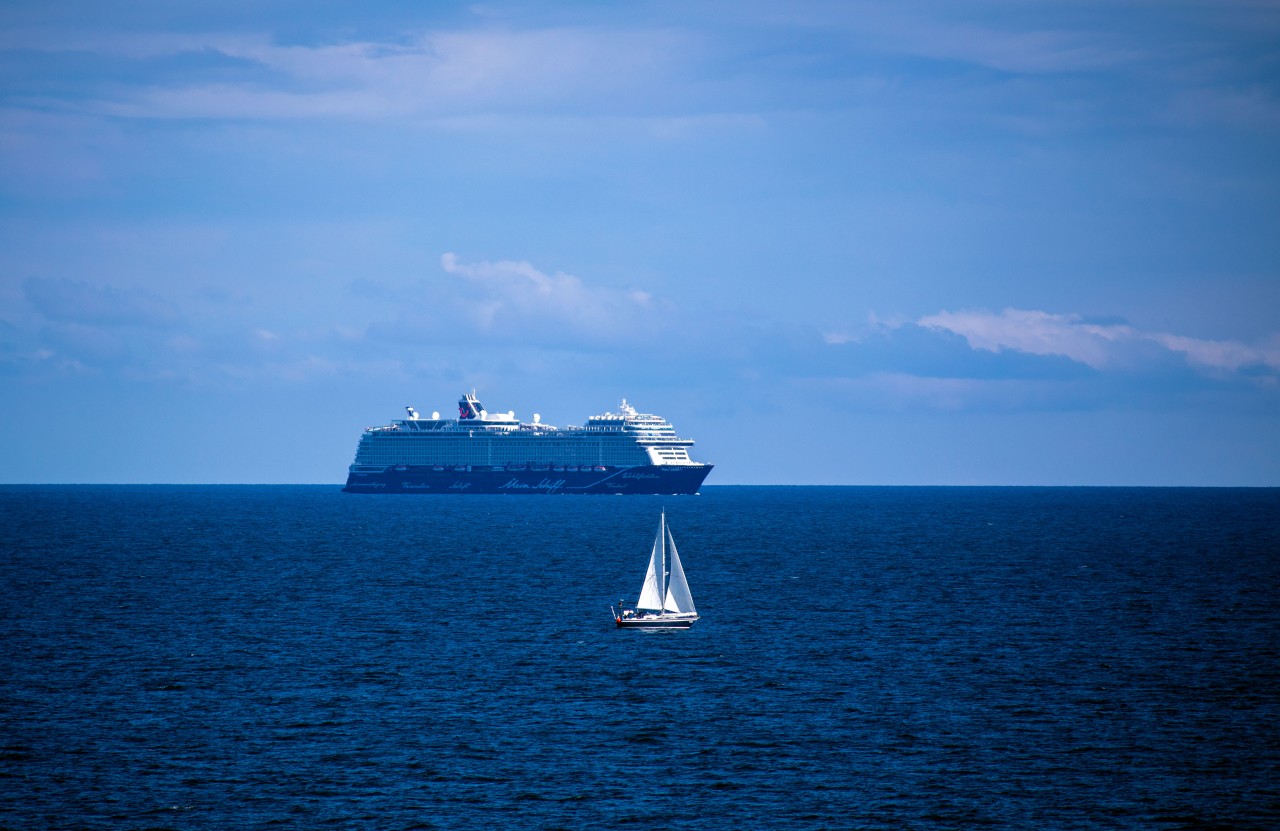 Die „Mein Schiff 1“ brach auf dem Atlantik zu einem Rettungseinsatz auf (Archivbild). 