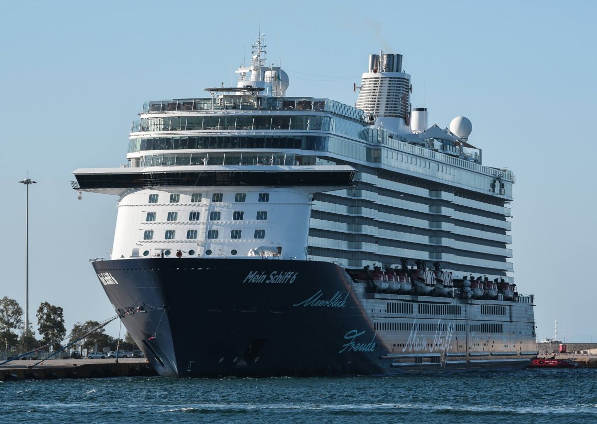 Mein Schiff Crew Flotte Angestellten.jpg