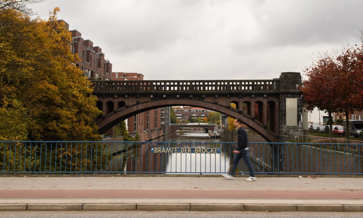 Osterbekkanal Hamburg Brücke.jpg