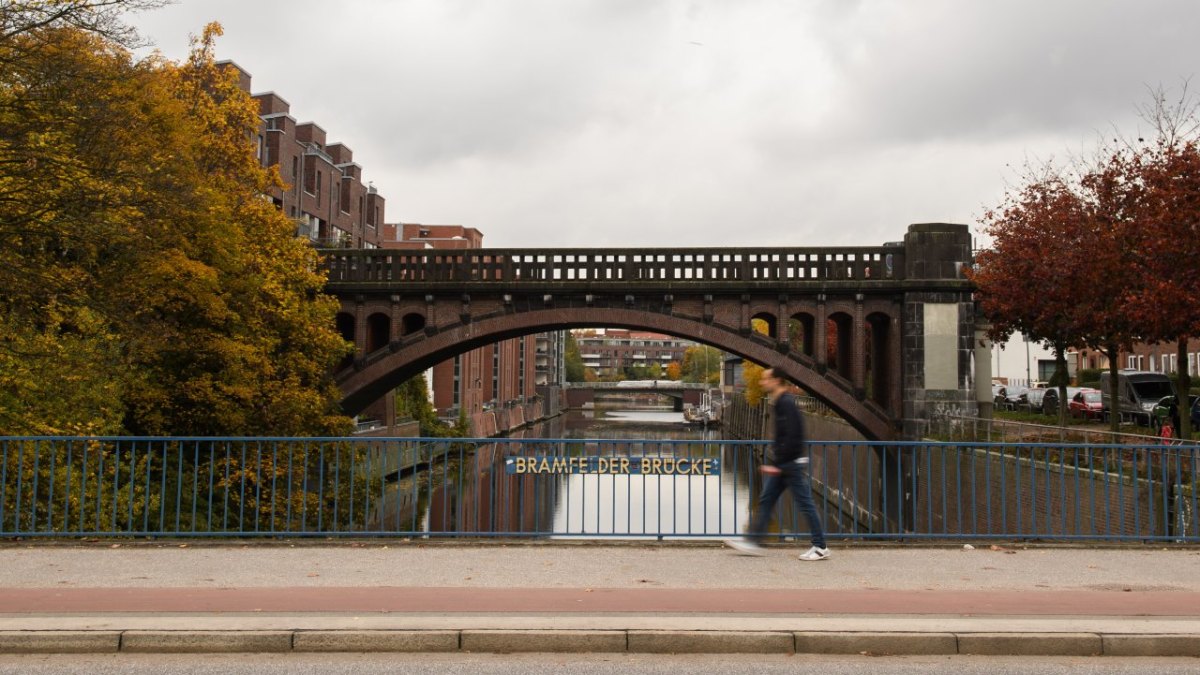 Osterbekkanal Hamburg Brücke.jpg