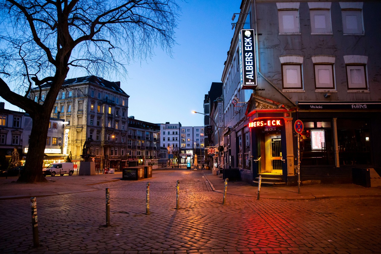 Die Reeperbahn in Hamburg ist seit der Corona-Krise wie leergefegt. 