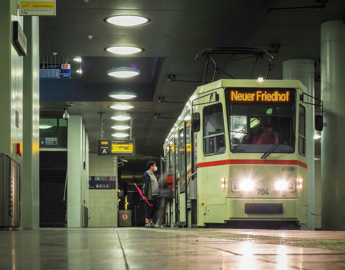 Rostock Bus Bahn.jpg