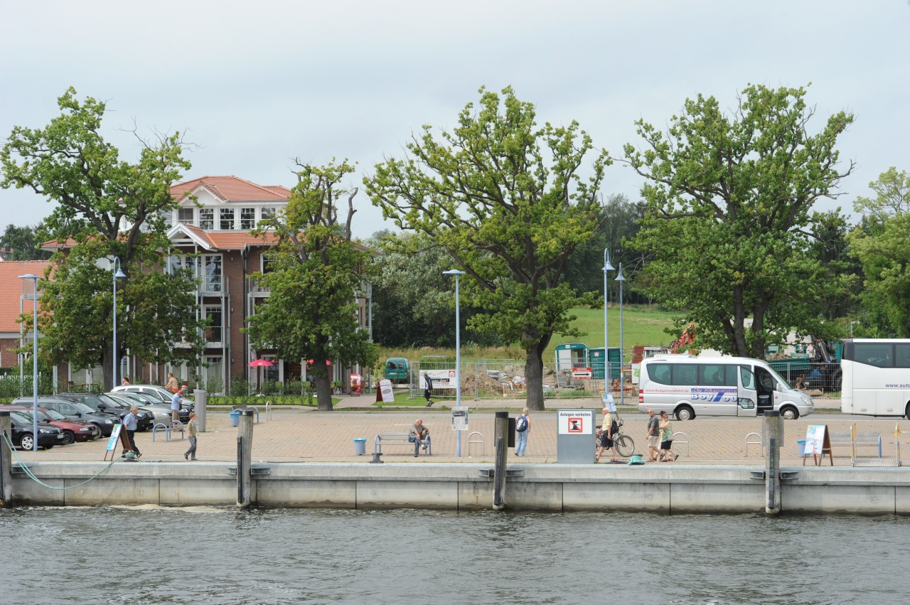 ick auf einen Teil des Hafens in Lauterbach auf der Insel Rügen.