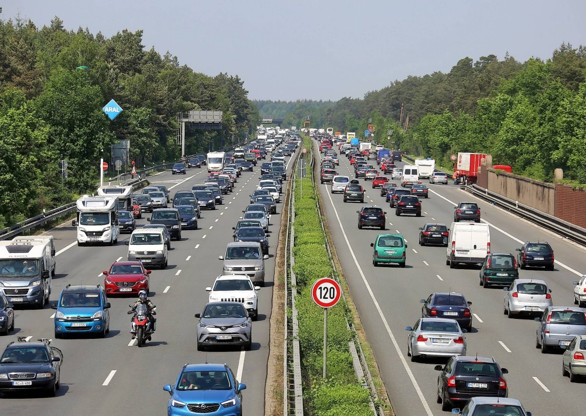 Schleswig-Holstein A7 Stau Symbolbild.jpg