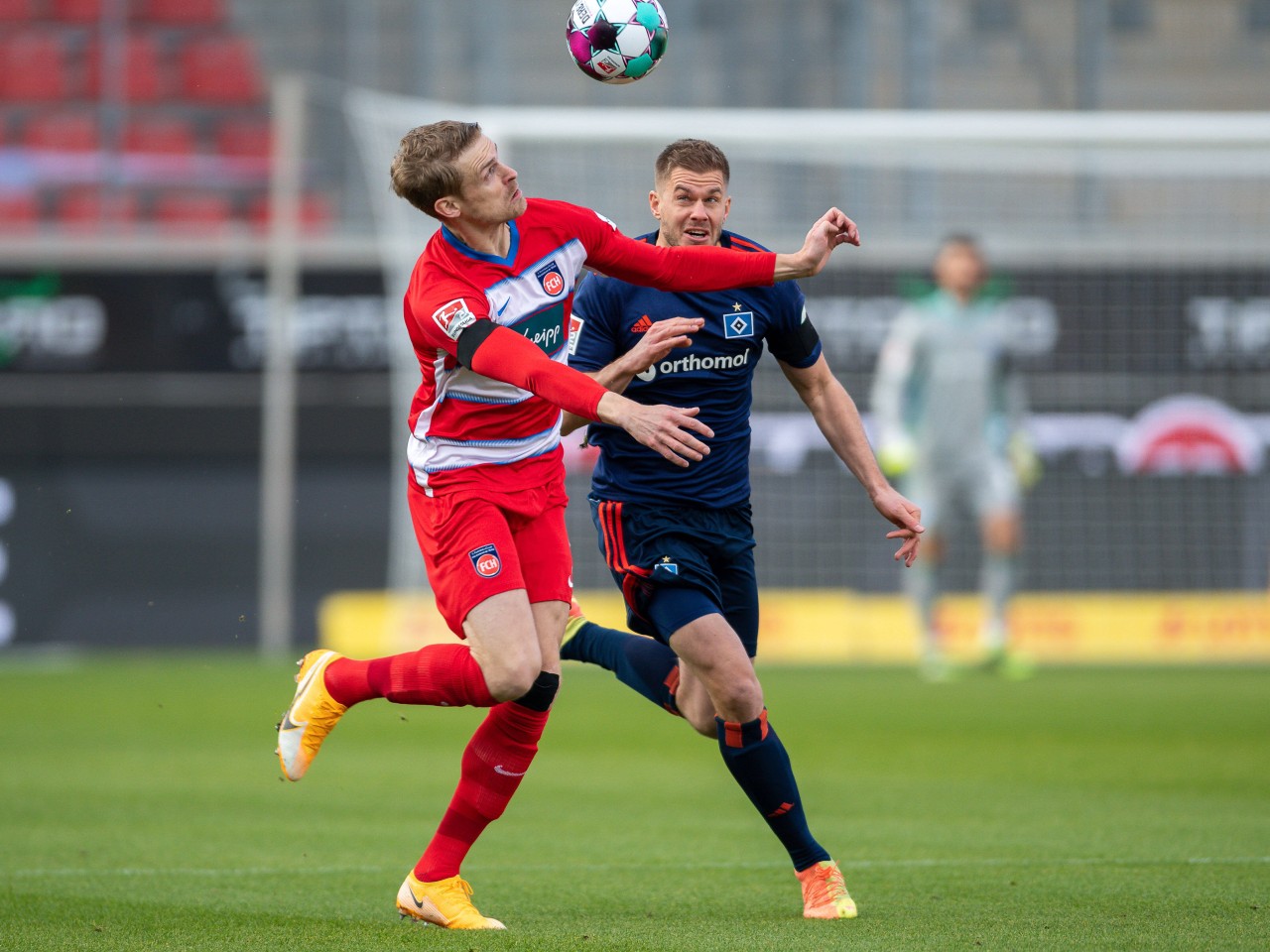 Wieder einmal liefert der Hamburger SV gegen den FC Heidenheim eine wilde Partie.