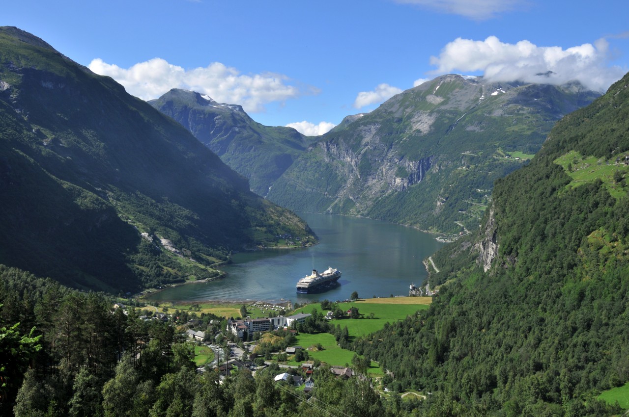 Strahlend blauer Himmel im Winter: Nordtouren mit „Mein Schiff“ durch Skandinavien stehen hoch im Kurs. (Archivbild)