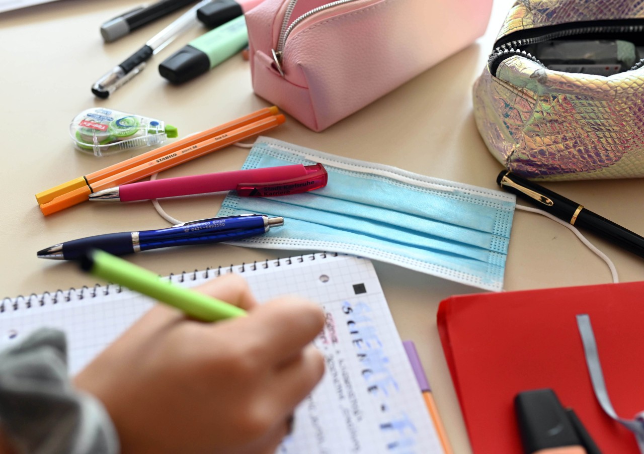 Ab Montag den 02. Mai gibt es keine Maskenpflicht mehr an Schulen in Hamburg. (Symbolbild)