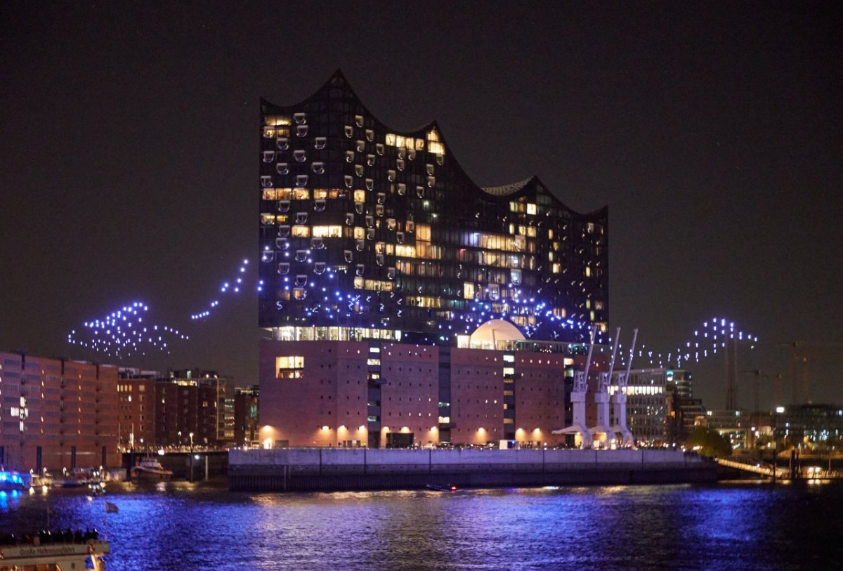 Hamburg Elbphilharmonie Drohnen.jpg