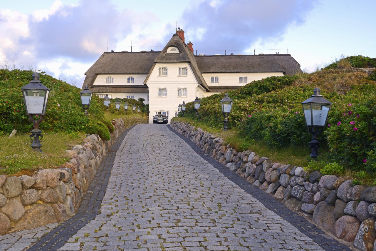 Der Söl'ring Hof in den Dünen von Rantum auf Sylt. 