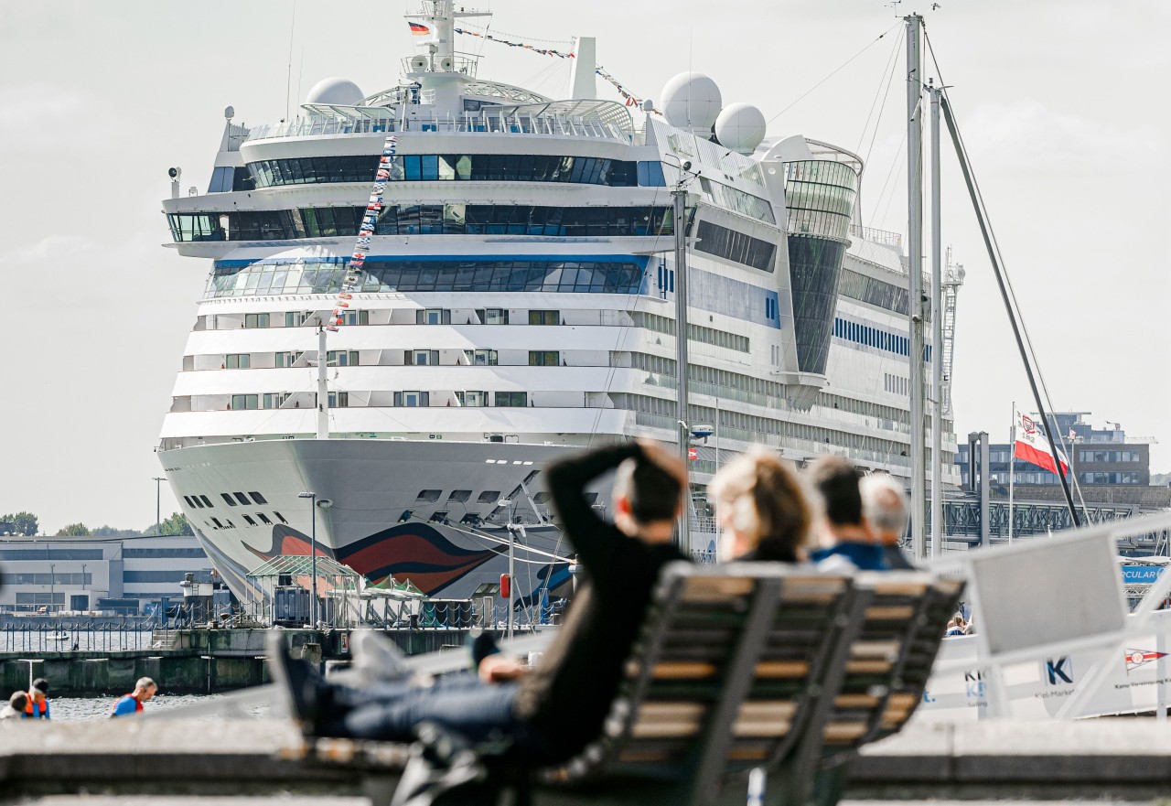 Die „Aida Luna“ bei der Kieler Woche.