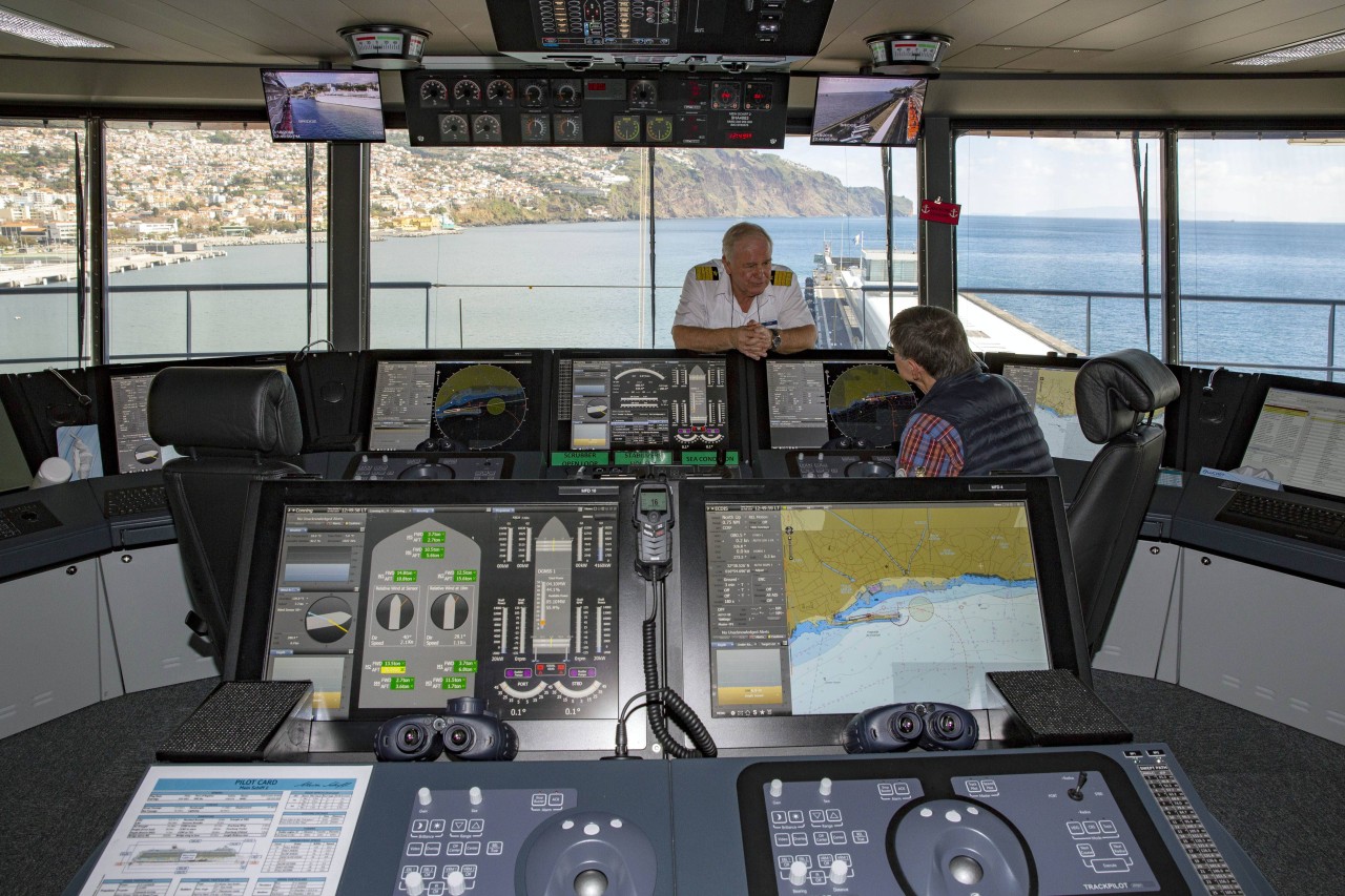 Blick auf die Instrumente, wie sie auf den „Mein Schiff“-Dampfern häufig zu finden sind. 