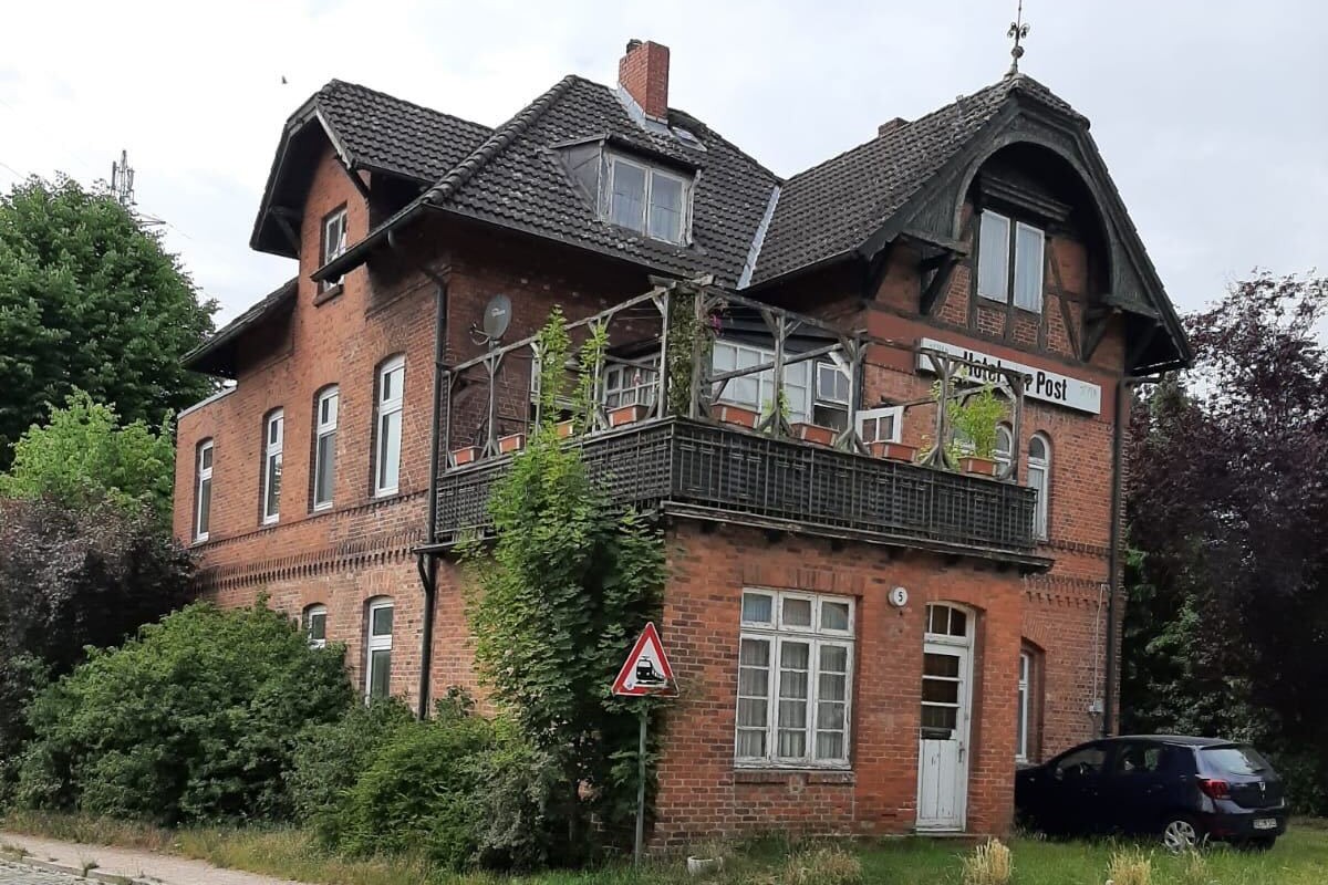 Imposante Kulisse für „Nord bei Nordwest“: Das „Hotel zur Post“.