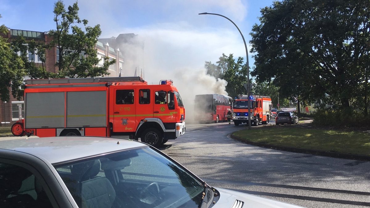 Reisebus in Flammen