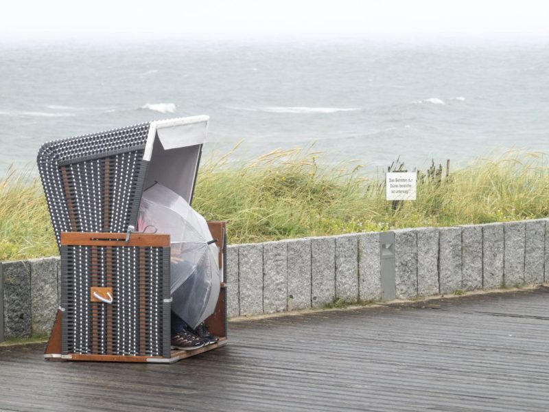 Auf Sylt ist für einige Urlauber die Reise wortwörtlich ins Wasser gefallen.
