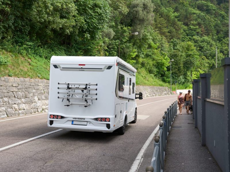 Wohnmobil auf der Straße