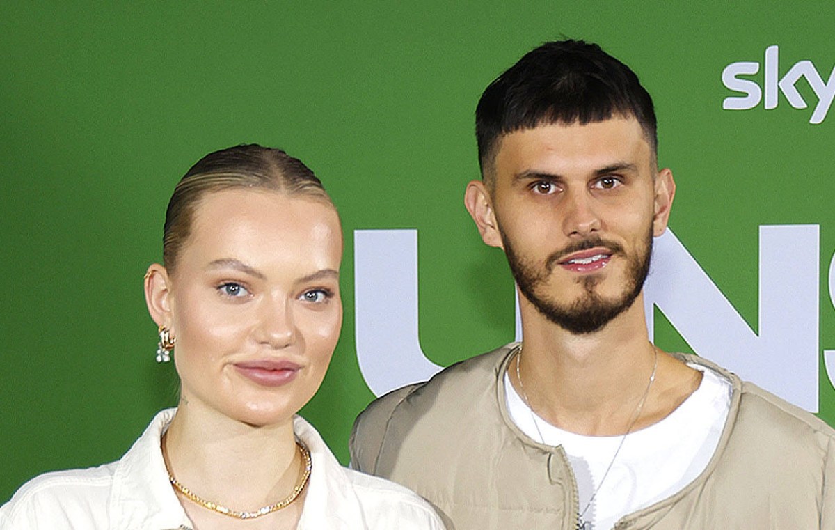 Cheyenne Ochsenknecht und Nino kehren mit der zweiten Staffel von „Unser Hof“ zurück. Im Interview kommen nun spannende Details ans Licht.