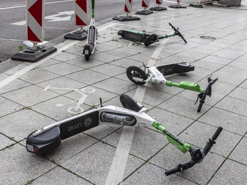 E-Roller sorgen an der Ostsee für Ärger.